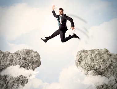 Mutlu iş adamı uçurumdan atlıyor 