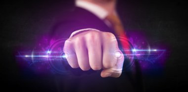 İş adamı gelecekteki teknoloji veri ağı tutuyor 