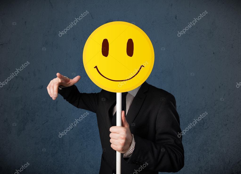 шарик улыбается. желтая маска с улыбкой. ребенок со смайликом на лице. смайлик на аву. лицо закрыто смайлом.