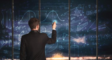 İş adamı iş grafikleri çiziyor