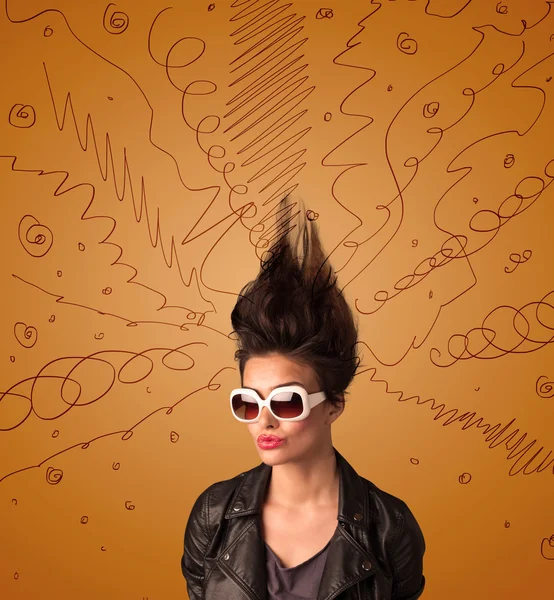 Mujer joven emocionada con peinado extremo y líneas dibujadas a mano —  Fotos de Stock