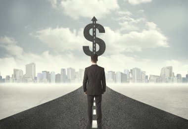 dolar işareti doğru yol başlık üzerinde iş adamı