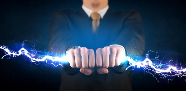 Hombre de negocios sosteniendo luz eléctrica en sus manos — Foto de Stock