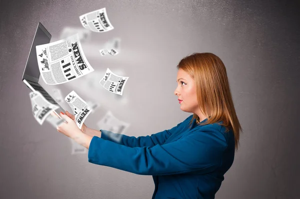 Casual young woman holdin notebook and reading the explosive new — Stock Photo, Image