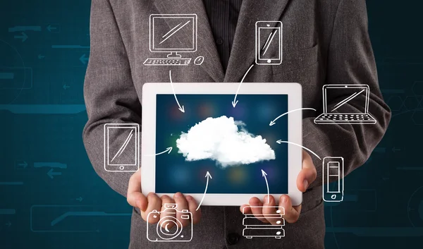Empresario mostrando computación en nube dibujada a mano — Foto de Stock