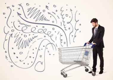 Alışveriş arabalı bir iş adamı.
