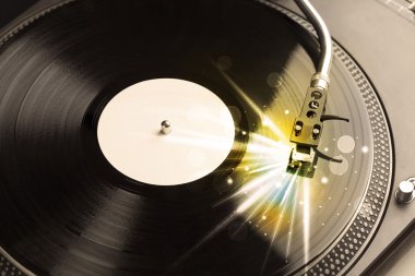 müzik oyuncu oynarken vinil ile parlayan gerek gelen satırları