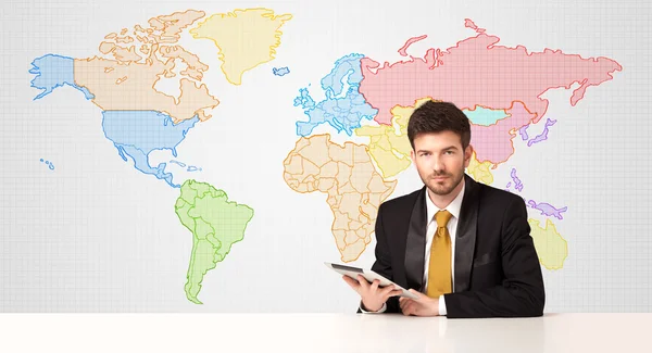 Uomo d'affari con sfondo mappa del mondo colorato — Foto Stock
