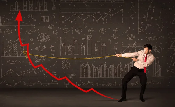 Zakenman trekt een rode pijl rechtop met een touw — Stockfoto