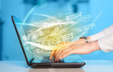 Modern defter üzerinde gelen sayı teknoloji veri ile yazarak adam