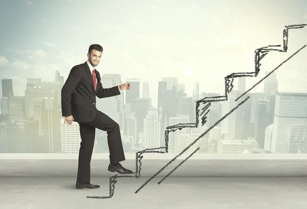 Affärsman klättra upp å dragit trappa koncept — Stockfoto