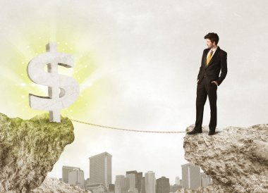 Bir dolar işareti ile rock dağda işadamı