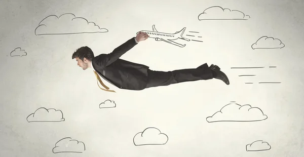 Pessoa de negócios alegre voando entre nuvens de céu desenhadas à mão — Fotografia de Stock