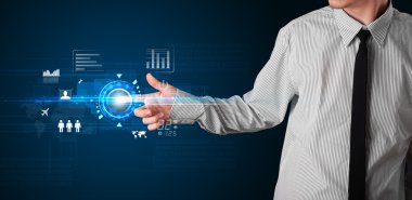 yakışıklı işadamı gelecekte web teknolojisi düğmeleri dokunarak ve 