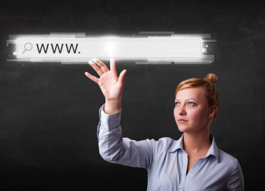 Web tarayıcınızın adres çubuğuna www si ile temas genç iş kadını