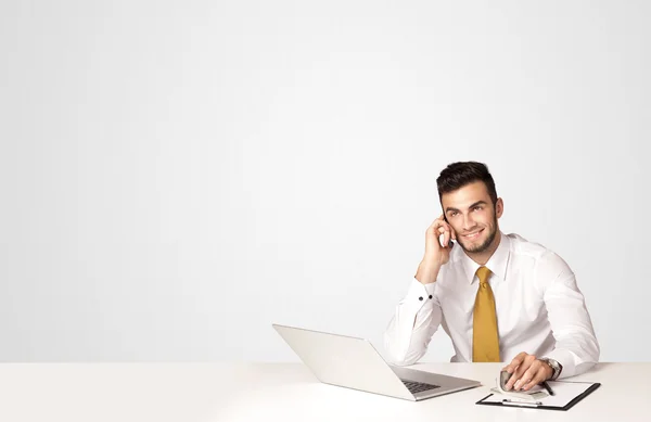 Hombre de negocios con fondo blanco —  Fotos de Stock