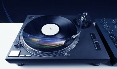 Renkli soyut çizgilerle vinil müzik çalan müzik çalar