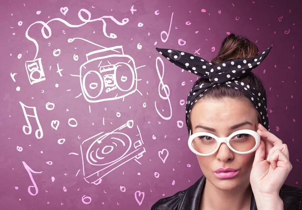 Mujer divertida feliz con tonos e iconos de medios dibujados a mano —  Fotos de Stock