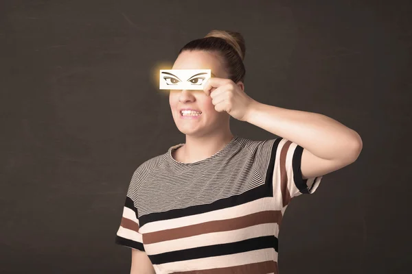 Joven guay mirando con un papel dibujado a mano ojos — Foto de Stock