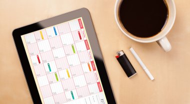 tablet pc takvim kahve bir d ile ekranda gösterilen