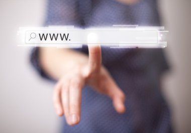 Web tarayıcınızın adres çubuğuna www si ile temas genç iş kadını
