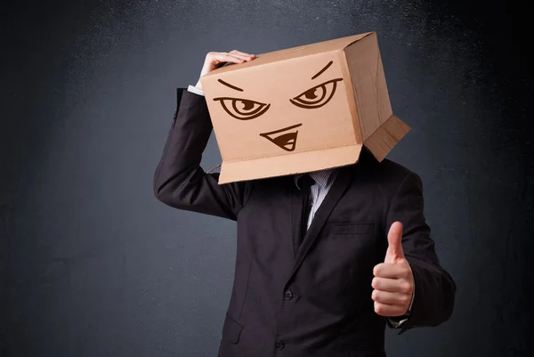 Biznesmen gestykulacji z kartonu na głowę ze złem — Zdjęcie stockowe