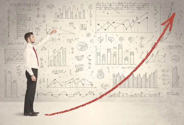 Geschäftsmann klettert auf rotem Graphenpfeil — Stockfoto