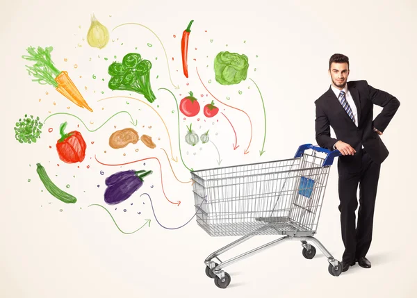 Бизнесмен с корзиной с овощами — стоковое фото