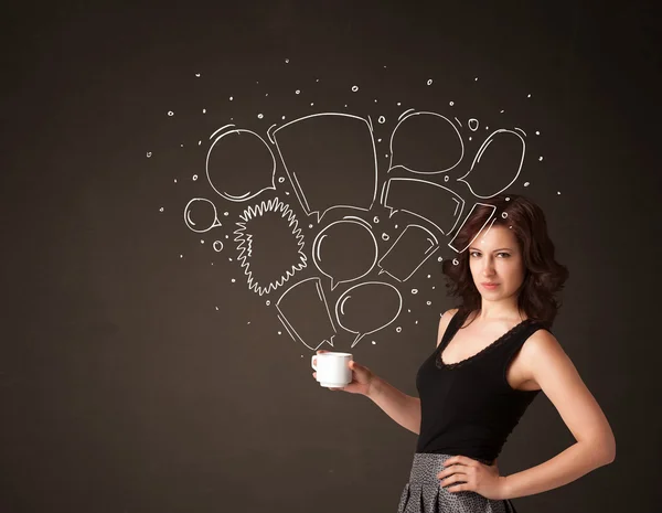 Femme d'affaires tenant une tasse blanche avec des bulles d'expression — Photo