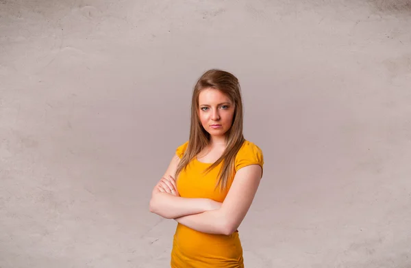 Retrato de uma jovem menina bonito com espaço de cópia vazio — Fotografia de Stock