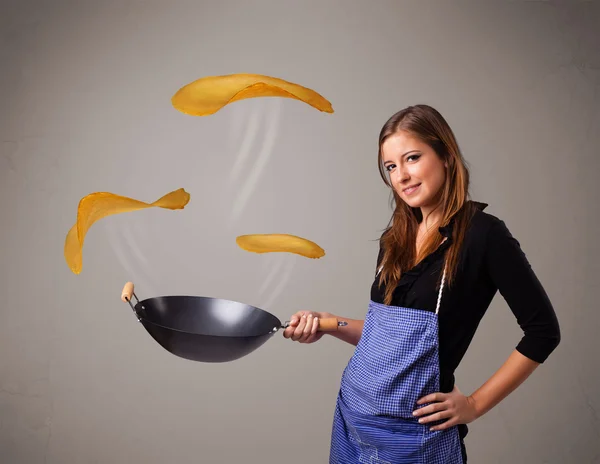 Woman making pancakes — Stock Photo, Image