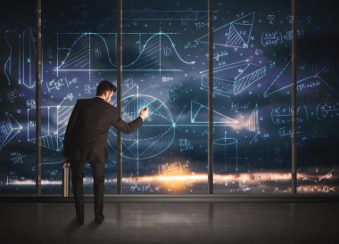 İş adamı iş grafikleri çiziyor