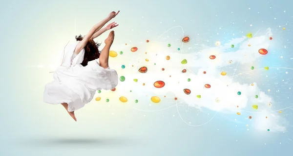 Mulher bonita pulando com pedras preciosas coloridas e cristais no b — Fotografia de Stock
