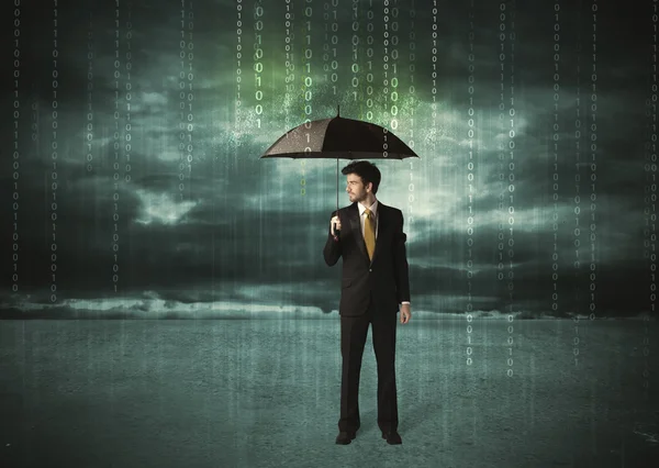 Homme d'affaires debout avec le concept de protection des données parapluie — Photo