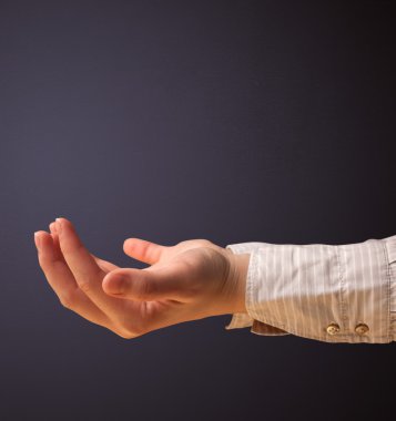 kadın sunan kopya alanı