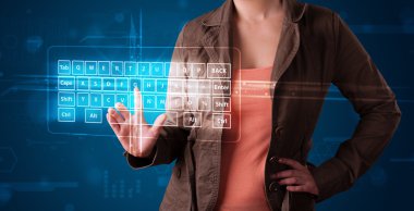 Sanal klavye tipine basan kız