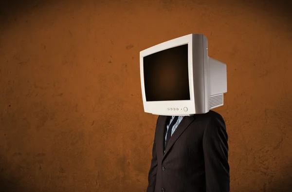 Hombre de negocios con un monitor en la cabeza y espacio vacío marrón — Foto de Stock