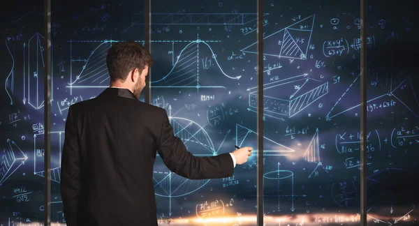 Affärsman som ritar företagsdiagram — Stockfoto