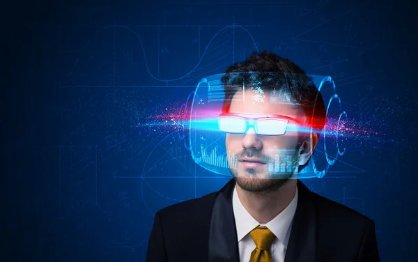 Férfi jövő high-tech okos szemüveg — Stock Fotó