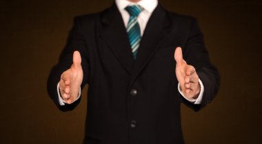 bir şey tutan işadamı