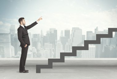 İş kişi önünde bir merdiven