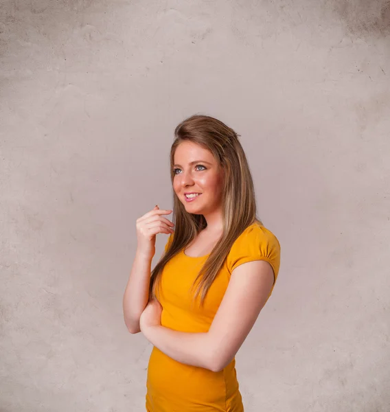 Retrato de una joven linda chica con espacio de copia vacío —  Fotos de Stock