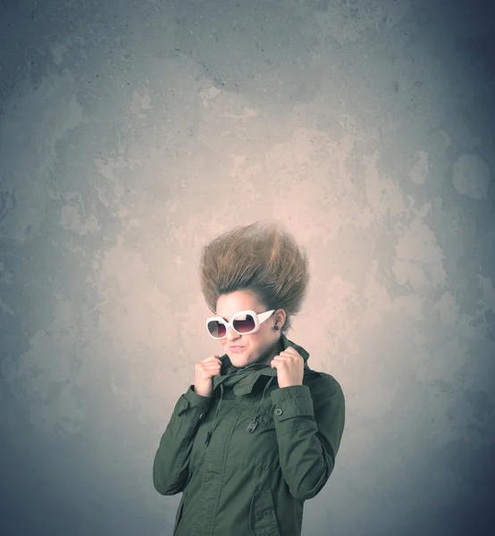 Estilo de pelo extremo retrato de mujer joven —  Fotos de Stock