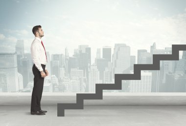 İş kişi önünde bir merdiven