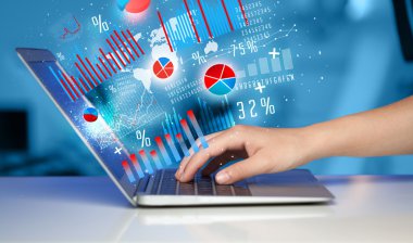 modern dizüstü dizüstü bilgisayar grafik simgeleri ile yazarak el 