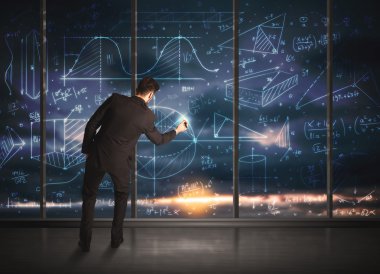 İş adamı iş grafikleri çiziyor