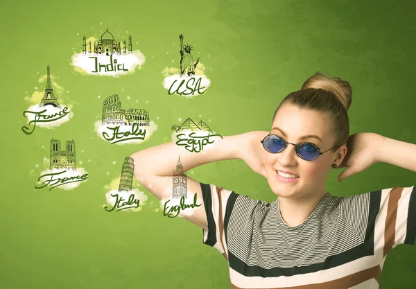 Happy young girl with sunglasses traveling to cities around the — Stock Photo, Image