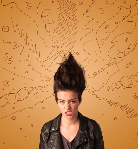 Возбужденная молодая женщина с экстремальными волосами и нарисованными вручную линиями — стоковое фото