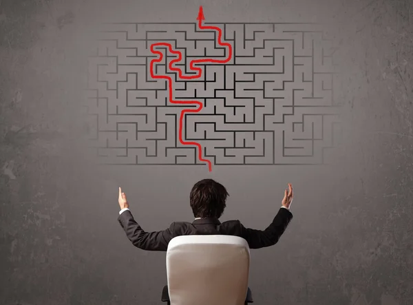 Business man looking at a maze and the way out — Stock Photo, Image