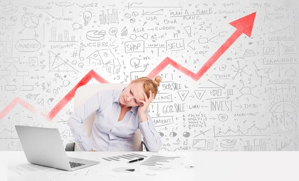 Zakelijke vrouw zit aan tafel met marktdiagrammen — Stockfoto